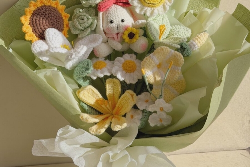 Quà tặng 20/10 bằng hoa len handmade: gợi ý chọn theo từng người nhận