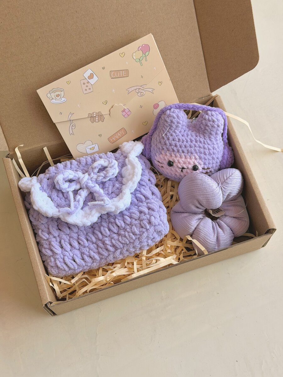 Hộp quà handmade tông tím gồm ví len, thú len tím và dây buộc tóc scrunchie